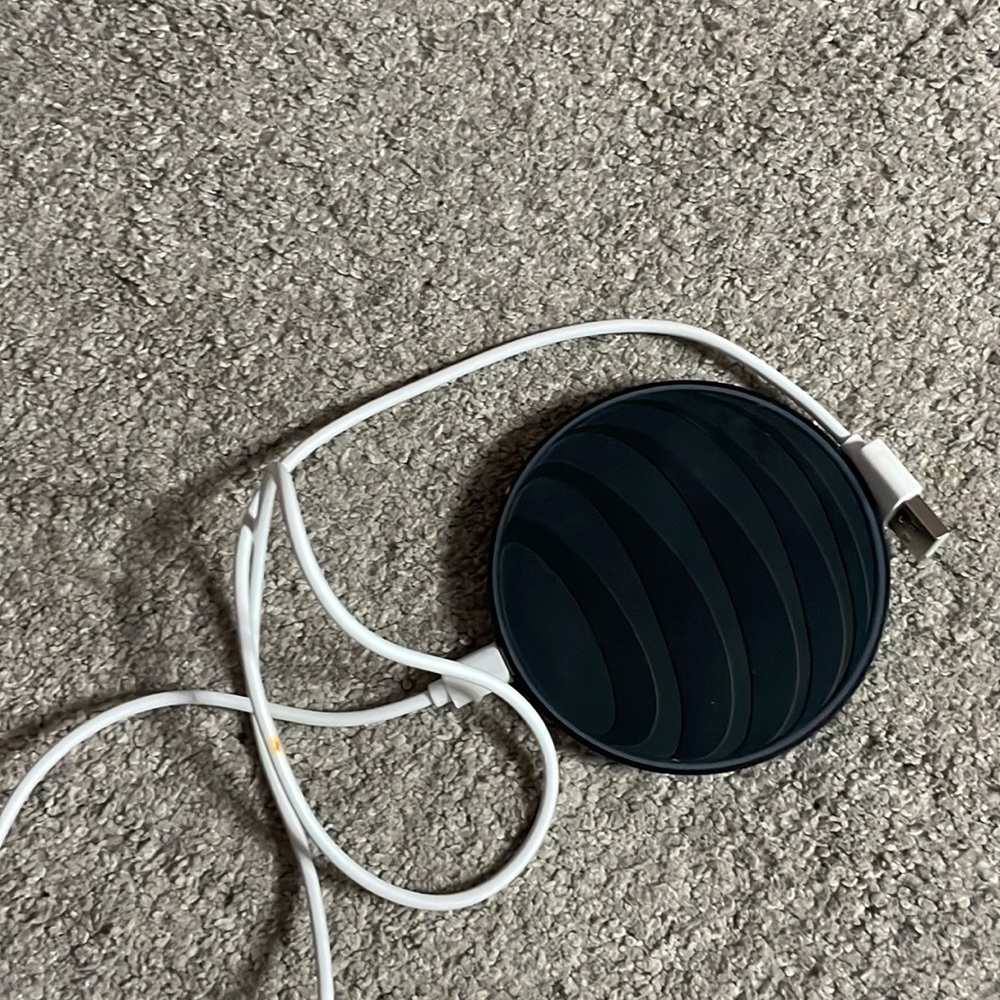 WIRELESS CHARGER WITH CHARGER WORKS FOR BOTH SAMSUNG AND IPHONE